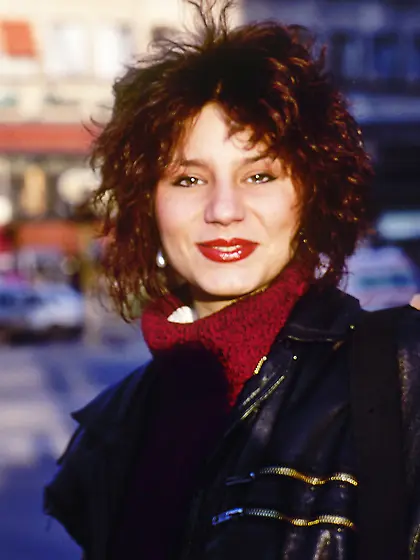 Hot chick takes white