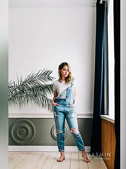 Real big tit teen dancing