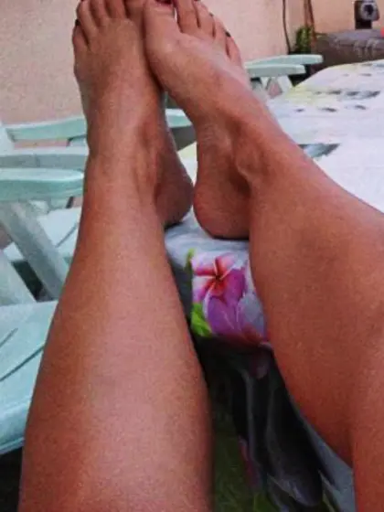 Voyeur Teen feet foot barefeet barefoot toes soles