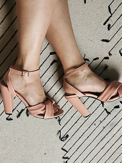 Voyeur Teen feet foot barefeet barefoot toes soles