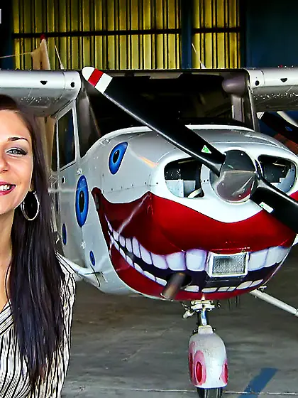 Smiley chick sucks thick