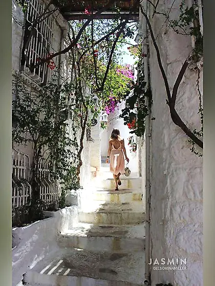 Straight blue eyes girl