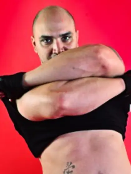 Markus perform close dancing