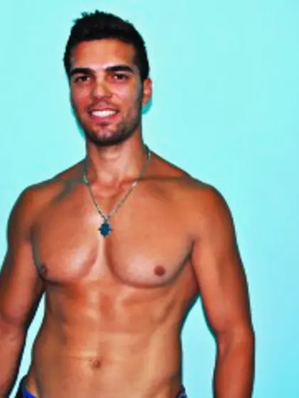 22 yo brunette Cuteerik.