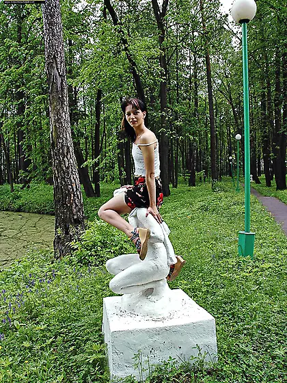 Teen pissing outdoor on a statue