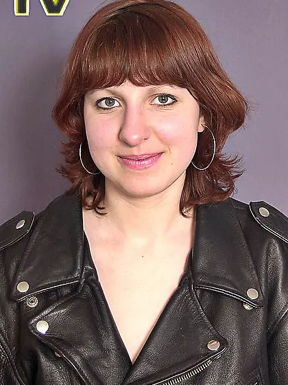 Teen brunette amateur pissing