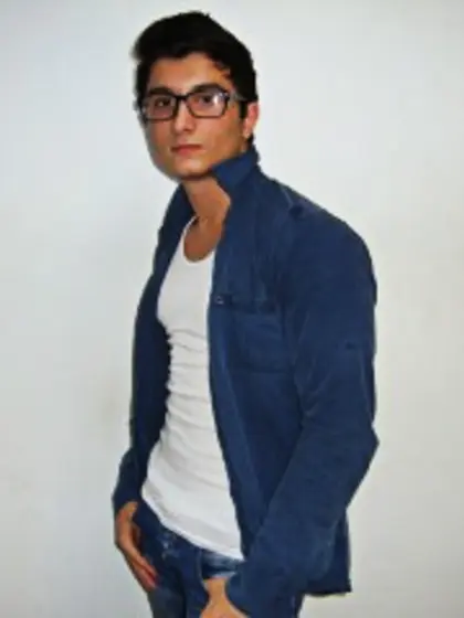 Brunette jesse perform close