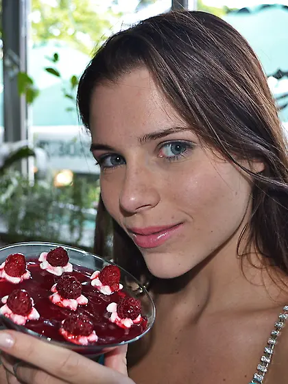 Incredible teen chick