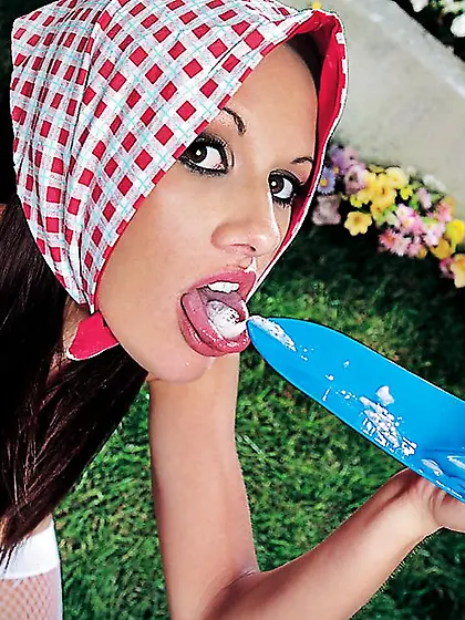 Taylor Rain with Erik Everhard.  Ass Fucking gardens