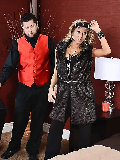 Hotel worker lures busty guest into kinky lesbian games that inv