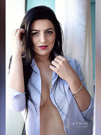 Real big tit teen dancing