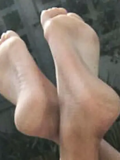 Voyeur Teen feet foot barefeet barefoot toes soles