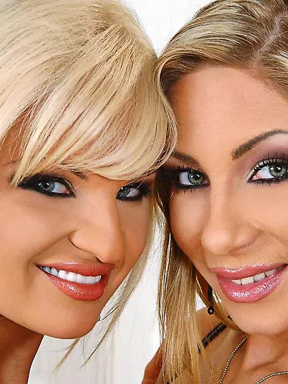 Rachel Evans and her girlfriend take turns dildoing each others