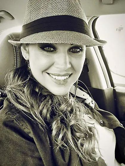 Claudia shows off her whole body on the beach