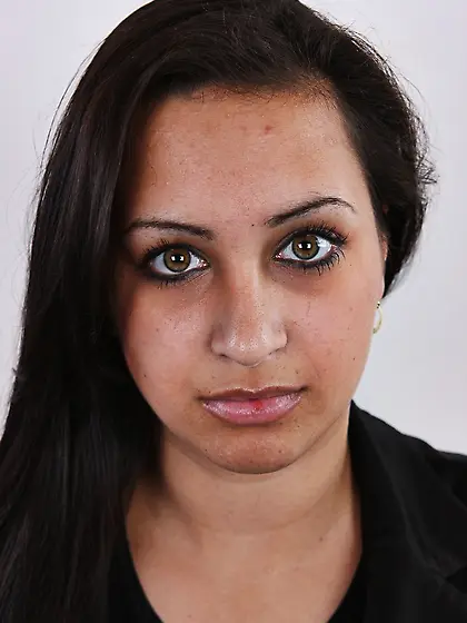 Sexy plump babe eyes