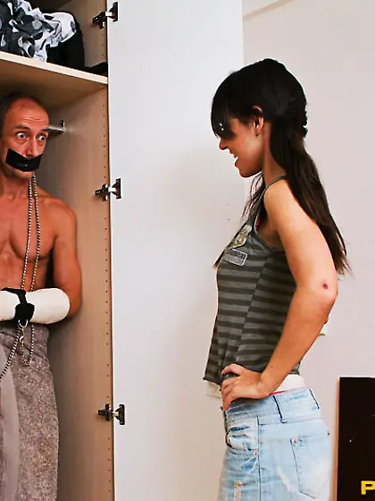 Hot momma punishes man