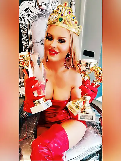 Bisexual mature squirt