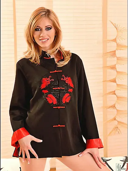 Fucking machine giving much unbelievable pleasure to this frisky