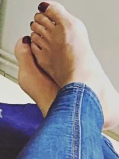 Voyeur Teen feet foot barefeet barefoot toes soles