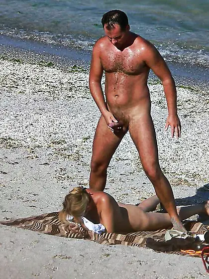 090 Lovemaking on the beach 03.  Sexo en la playa