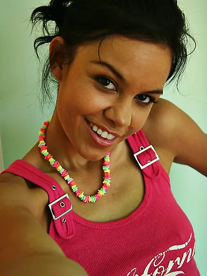 Ruby Knox strips her clothes in front of the camera and shows he