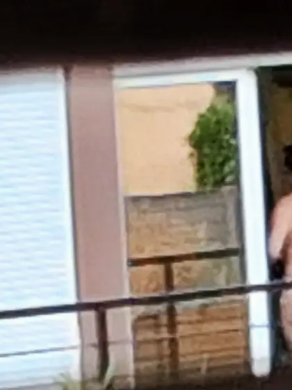 Jeune voisine qui bronze