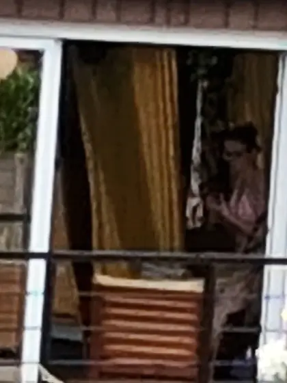 Jeune voisine qui bronze