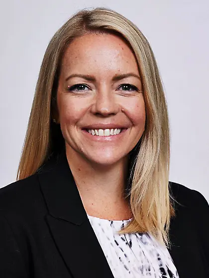 Leslie showing off her nice tits on spring break