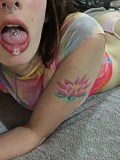 Slut want ru*n herself