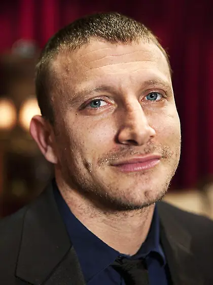 Sluts sharing blowjob duties