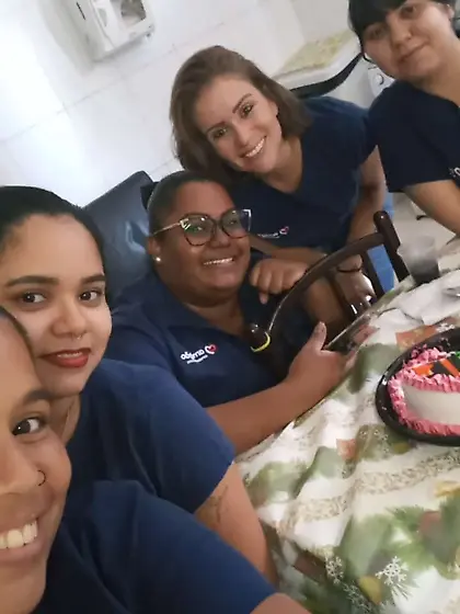 Priscila with her family and friends from Maringa