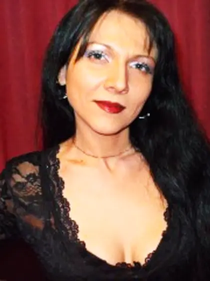 Brunette rose perform close