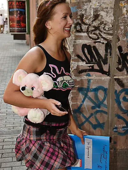 Dumb girl Leslie didn't