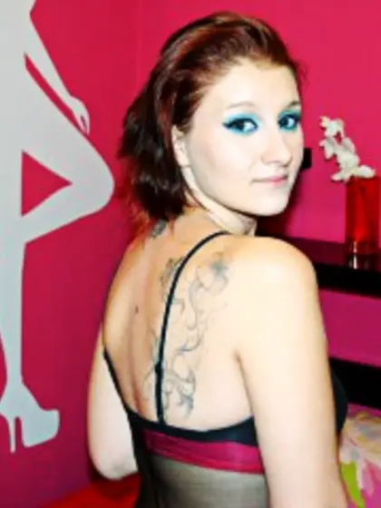 Redhead roshanakk perform cameltoe