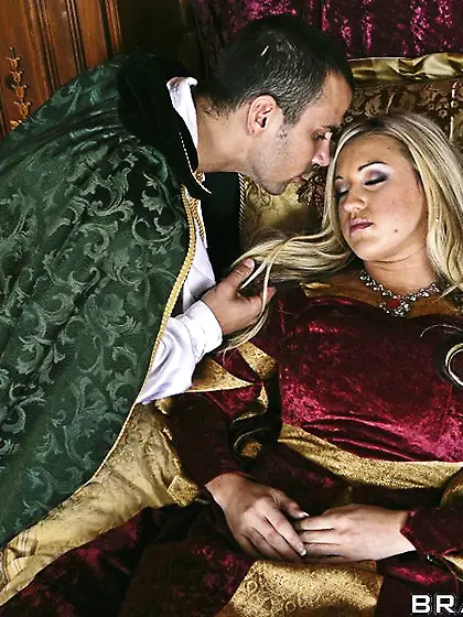 Curvy blonde Memphis Monroe in white stockings and high heels ta