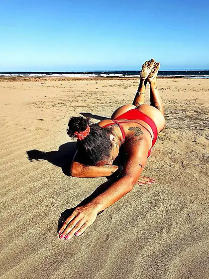 Milf hot cameltoe and ass (2)