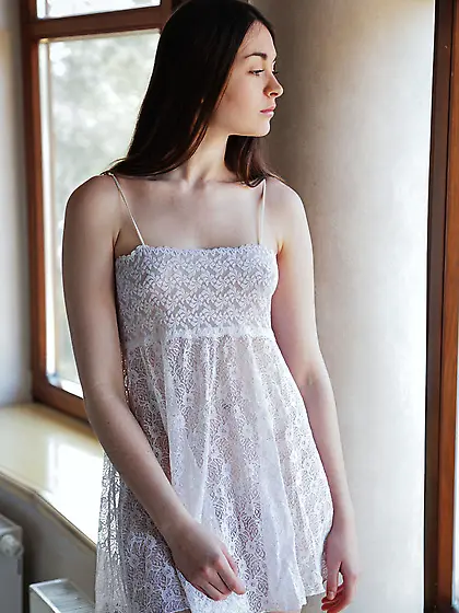 Brunette with a pasty body displays her juicy hole up close