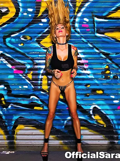 Smoking hot chick displays