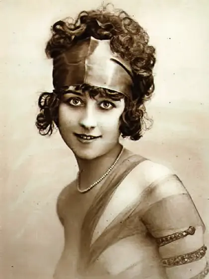 Knockout couple girls black