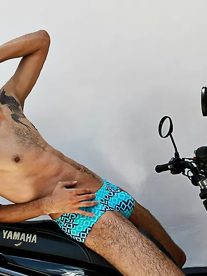 Latin gay DORIANHUGECOCK like to snapshot