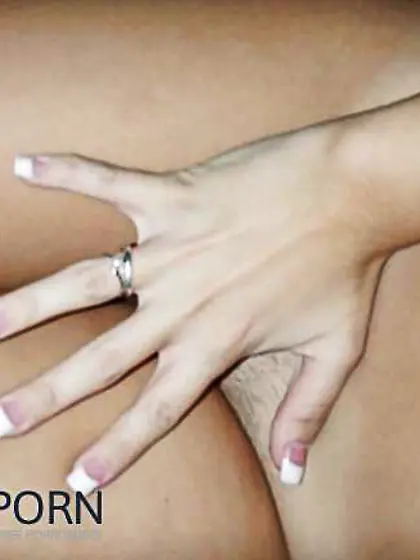 Killer mature posing bare