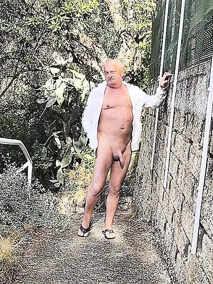 Je me promène nu dans la nature