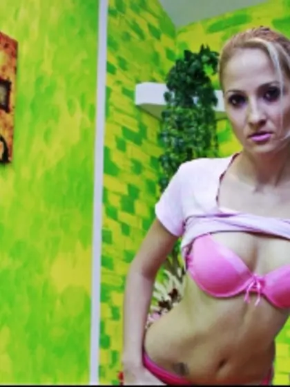 Blonde aura perform cameltoe