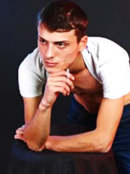 Brunette wildeone perform anal