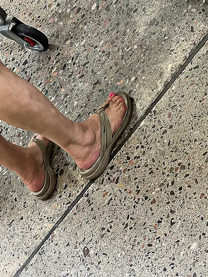 Beautiful BBW gilf feet at supermarket