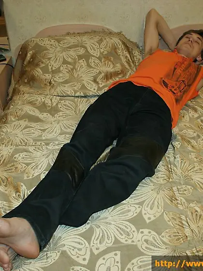 Teen showing pantyhosed pussy